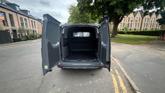 Ford Transit Connect 240 L1 Petrol 1.5 EcoBoost PHEV 150 Active FlexCab Van Auto - Image 3